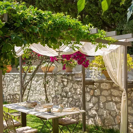 Kores Vila Nydri (Lefkada)